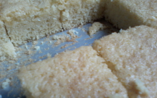 Bolo de fubá com coco-ralado