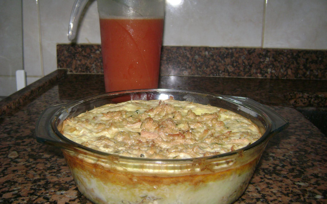 Escondidinho de pernil com casca crocante