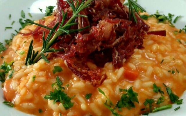 Risoto de abóbora com carne seca crocante