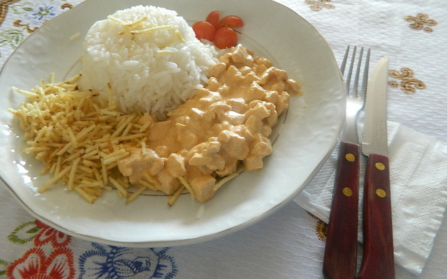 Estrogonofe de frango da mamãe