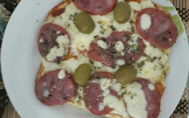 Pizza de pão massa fina ou pão doce