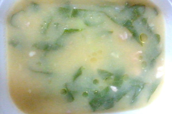 Caldo de fubá com couve e linguiça toscana