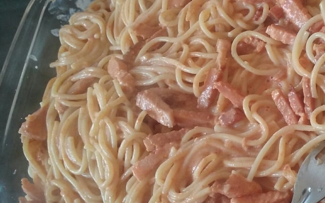 Macarrão com creme de leite e bacon