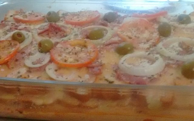 Pizza de tabuleiro com pão de forma