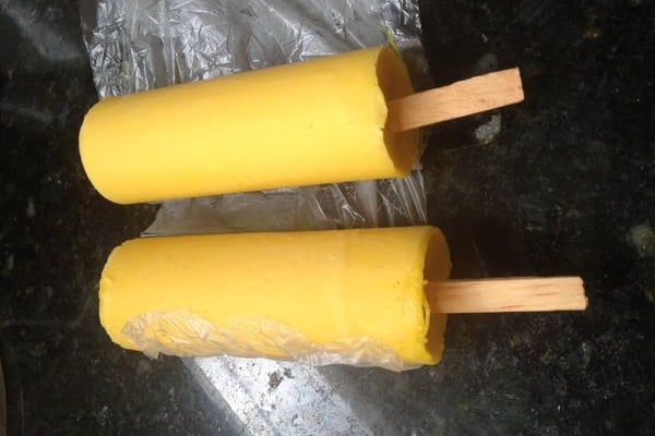 Picolé cremoso de manga