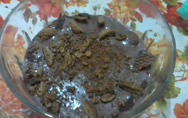 Pavê de pudim de caixinha e cookies