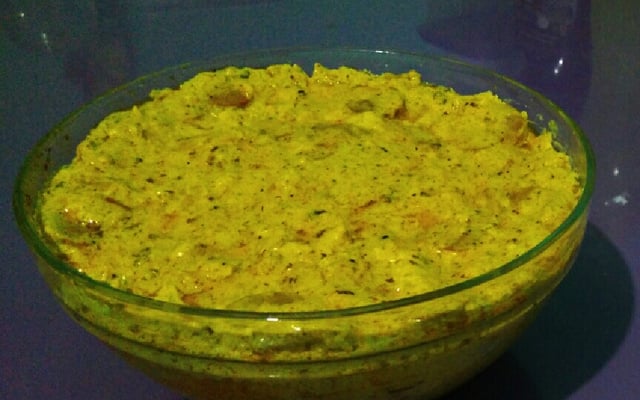 Cuscuz recheado com salsicha ao molho de tomate