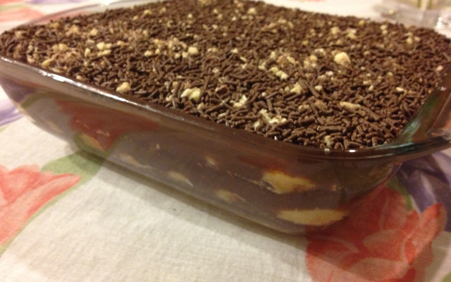 Pavê de creme de avelã e bombom