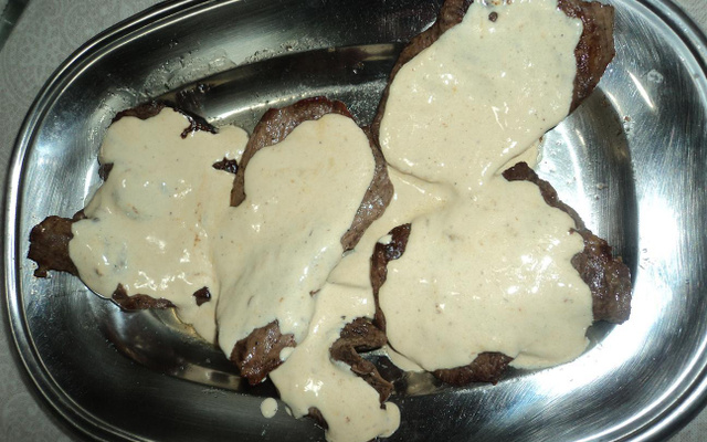 Medalhão de mignon ao molho ferrugem