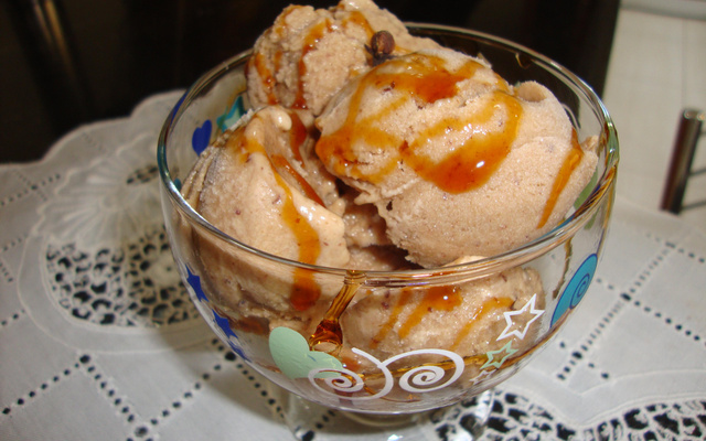 Sorvete de ameixa preta