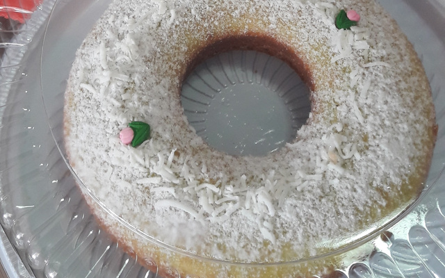 Bolo de fubá com raspas de limão siciliano