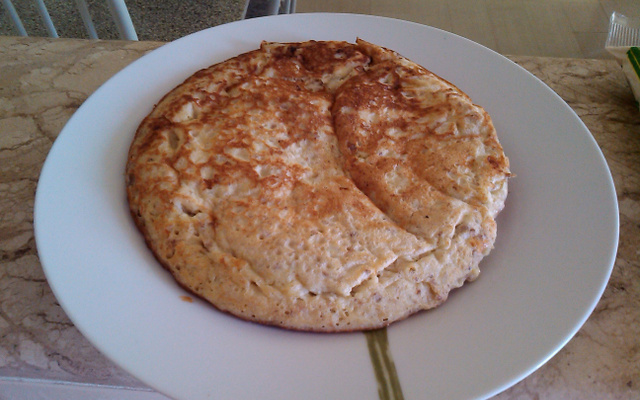Omelete anabólico de queijo cottage com atum