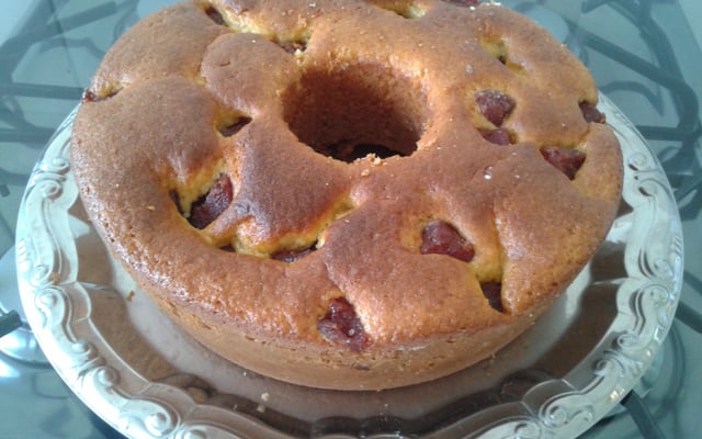 Bolo de fubá com goiabada