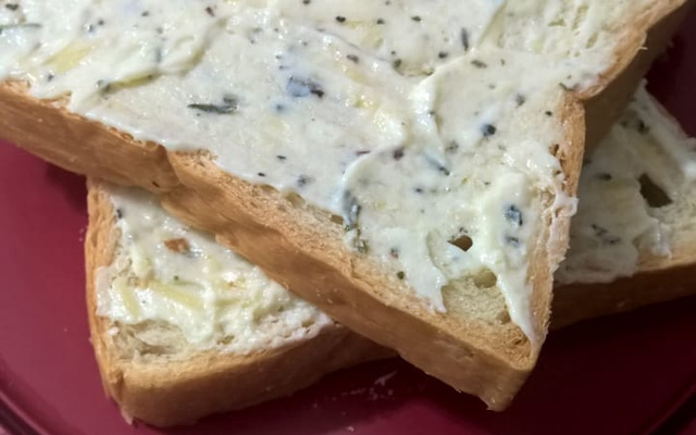 Pão de alho em casa (creme simples e rápido)