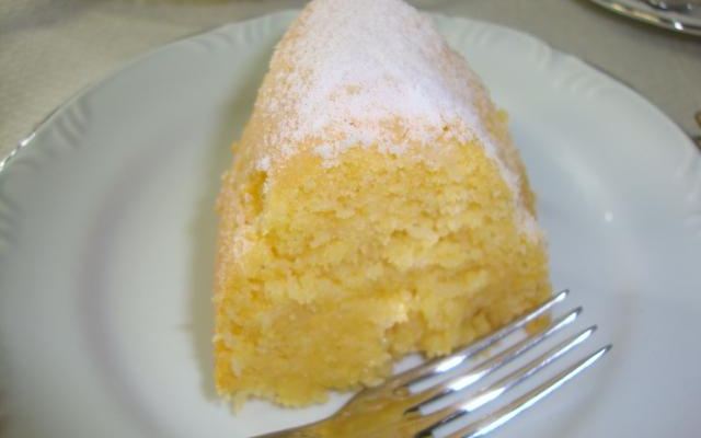 Bolo de fubá cremosão