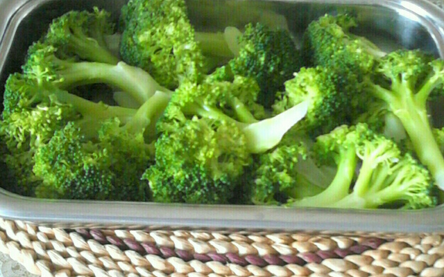 Salada de brócolis com alho