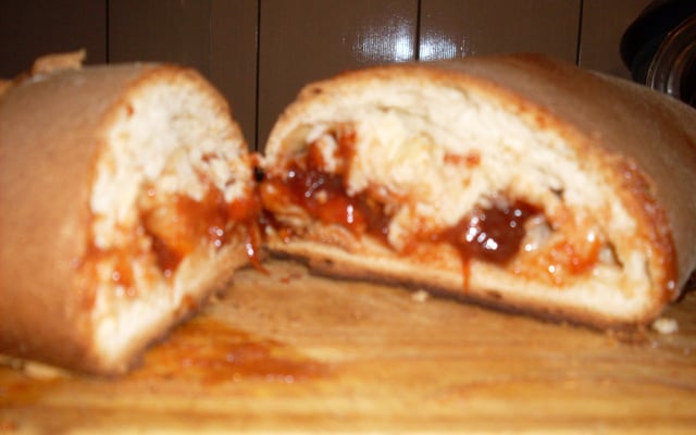 Pão Caseiro com recheio de goiabada