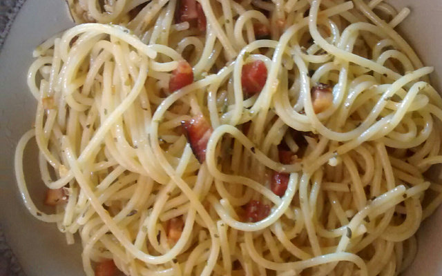 Macarrão rápido com bacon