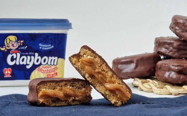 Alfajor de doce de leite com chocolate 