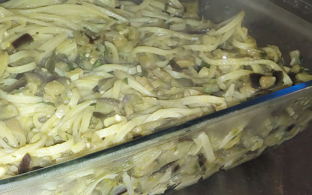 Macarrão rápido com beringela e mussarela
