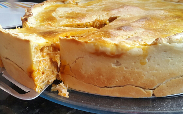 Empadão de frango com catupiry