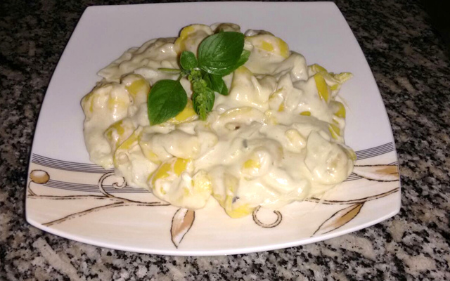 Capeletti ao molho branco de gorgonzola