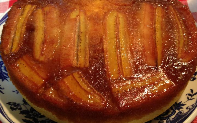 Bolo de banana caramelado