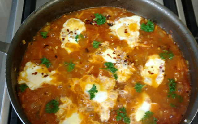 Chakchouka com ovo de codorna