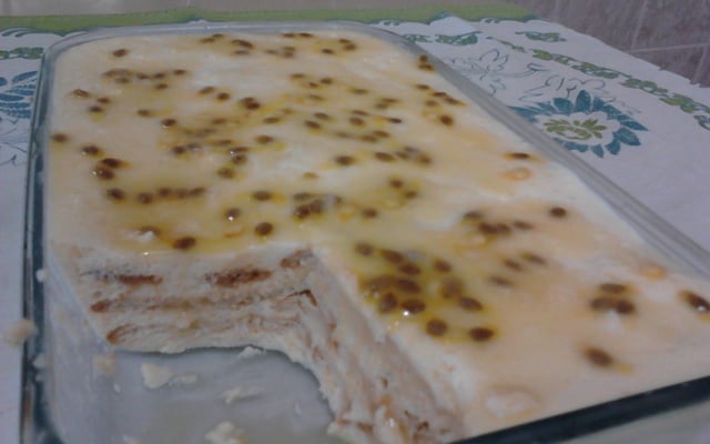 Pavê-mousse de maracujá