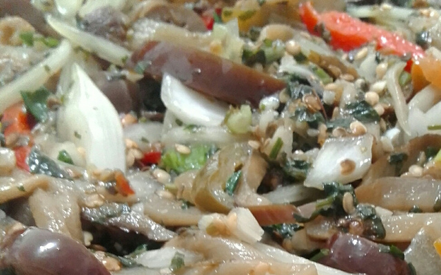 Salada de berinjela de micro-ondas