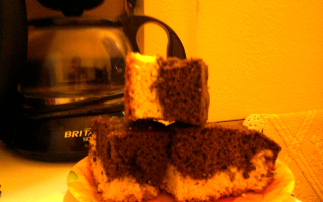 Bolo mesclado de laranja e café