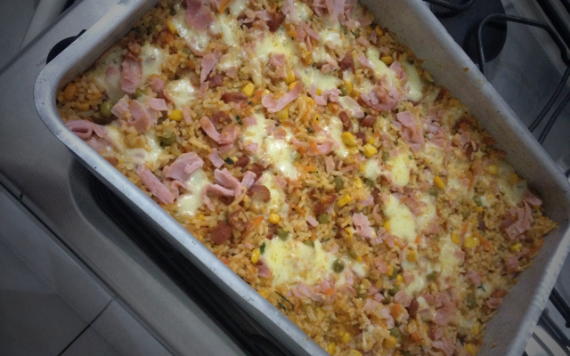 Arroz de forno saboroso