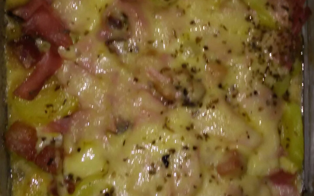 Batata com requeijão e bacon