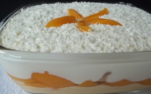 Sobremesa dois cremes e pêssego