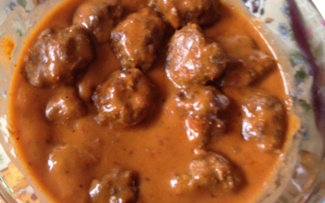 Almôndegas de carne com molho Rosé