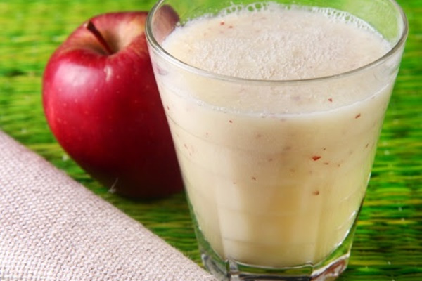 Bebida de abacaxi com melão e maçã