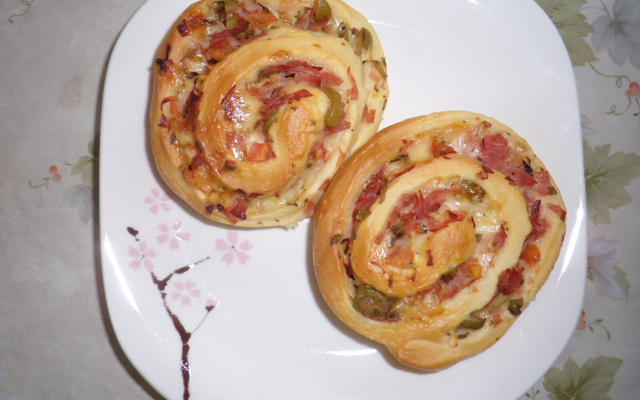 Caracóis de presunto e queijo