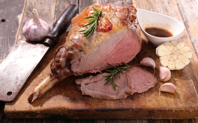 Paleta de cordeiro à moda gaúcha (no forno)