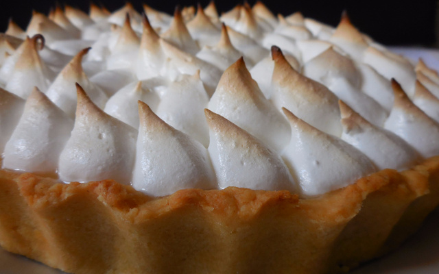 Torta de doce de banana e creme de coco