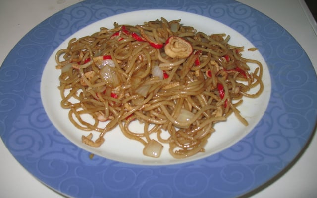 Macarrão com kani e shoyu