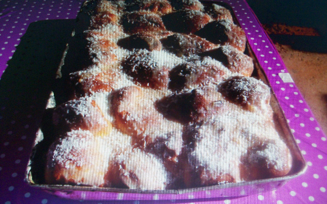 Pão doce pingado com colher