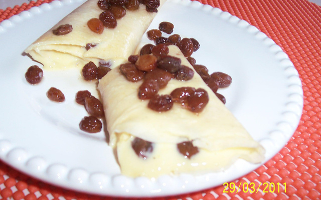 Panquecas ao creme e passas ao rum