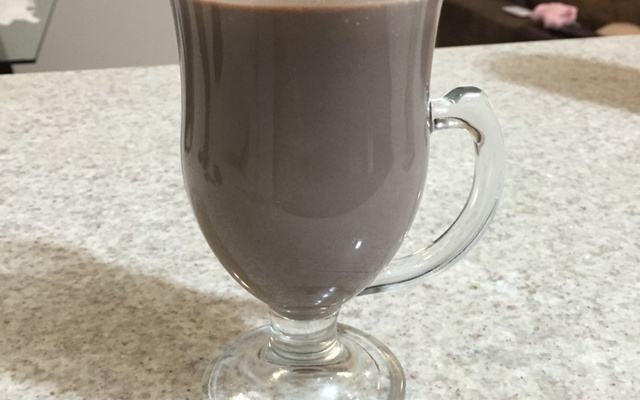 Chocolate quente com leite condensado e creme de leite