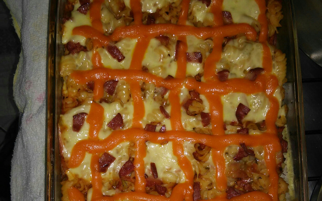 Macarrão de forno com presunto e queijo