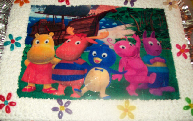 Bolo de aniversário colorido