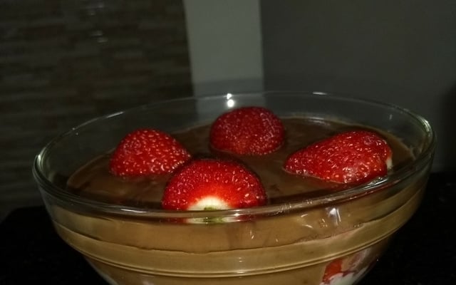 Doce sedução morango e chocolate meio amargo