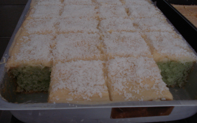 Bolo verde (limão com coco)