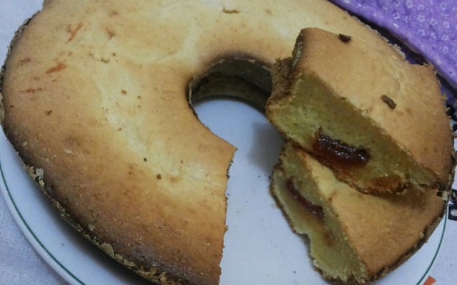 Bolo de fubá com goiabada