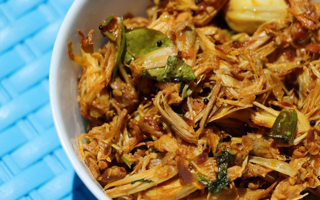 Carne de jaca vegana cozida na tigela