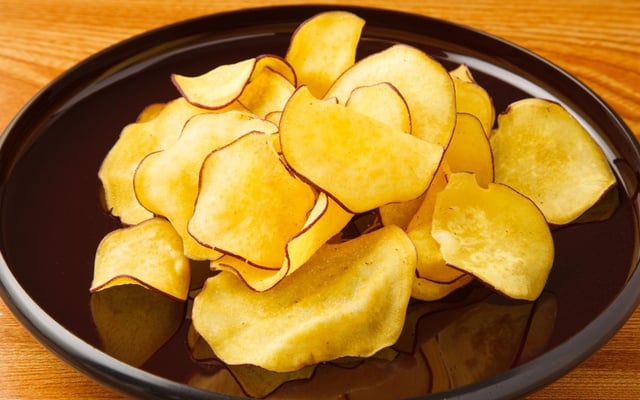 Chips de batata-doce na airfryer crocantes e saborosos